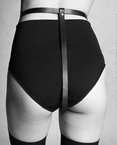 LEATHER SUSPENDER BELT